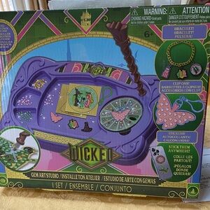 Wicked Gem Art Studio Set